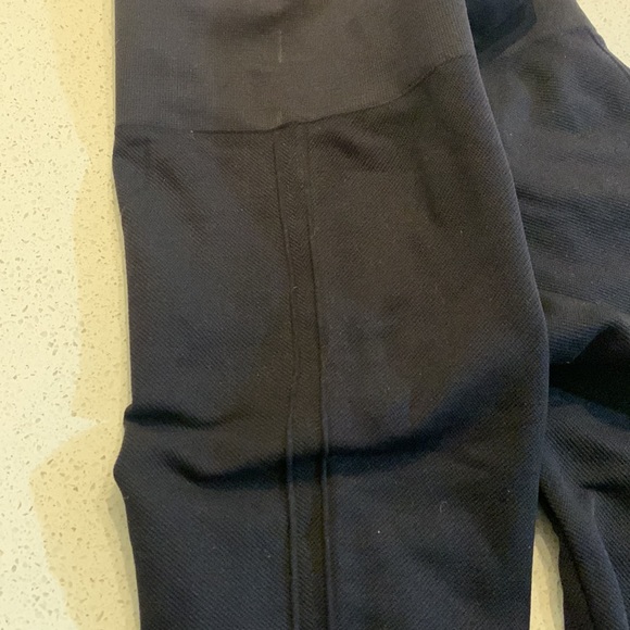 Spanx women’s black leggings size small - Picture 3 of 4